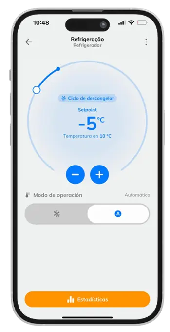 Teléfono inteligente mostrando la interfaz de refrigeración de la aplicación Tholz con control digital de temperatura, ciclo de descongelar y modo automático.