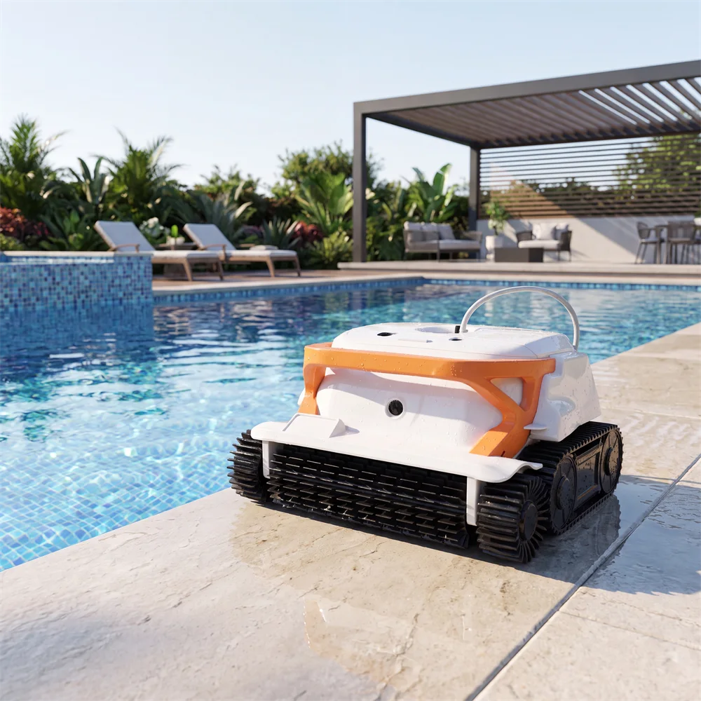 Robô limpador de piscina SmartClean da Tholz na borda de uma piscina residencial.